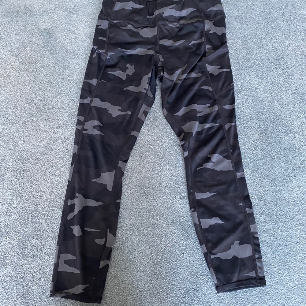 Athleta Camo Leggings Size Medium